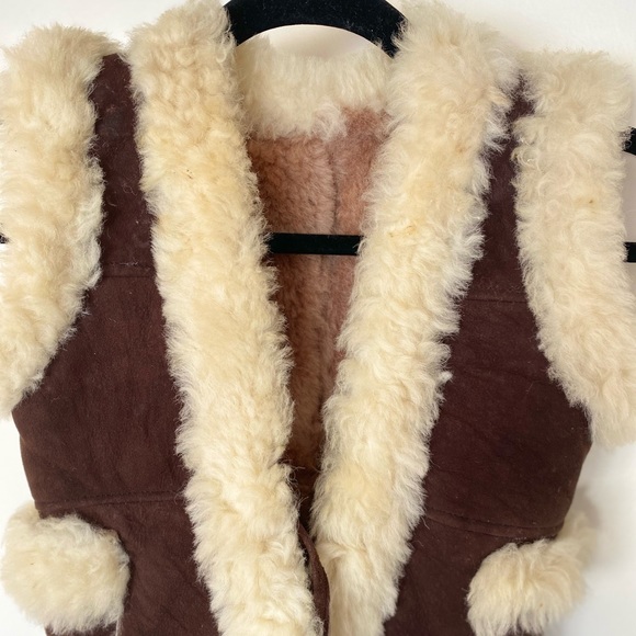 Girls Vintage Vest with Faux Fur Trim - Picture 6 of 7